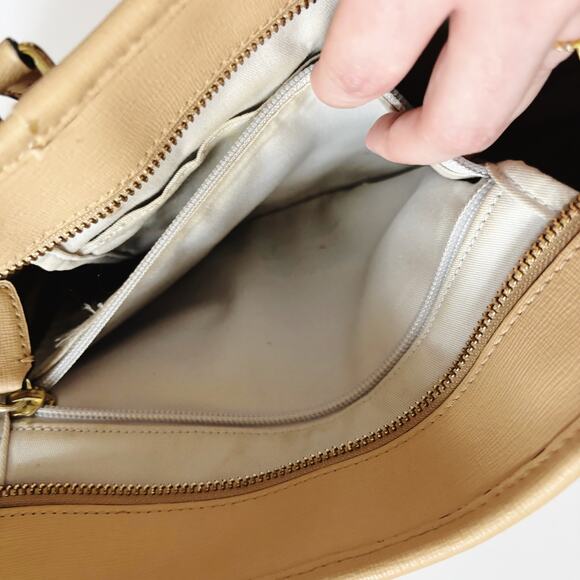 Coach Beige Leather Tote Bag - Spacious and Stylish! - Picture 10 of 14